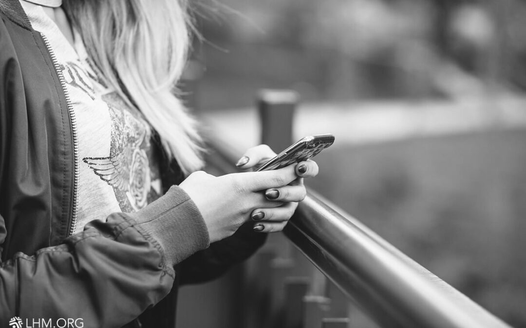 Text Messages Encourage Woman